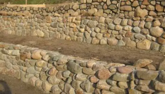 подпорные стены из природного камня
